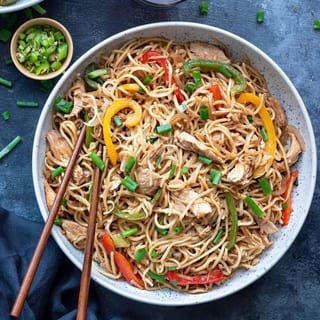 Hakka Chicken Noodles-24oz